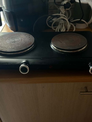 Electric tabletop stove with two burners used