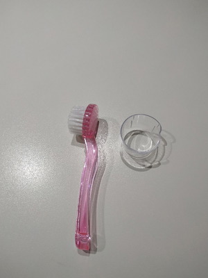 Facial brush in excellent condition