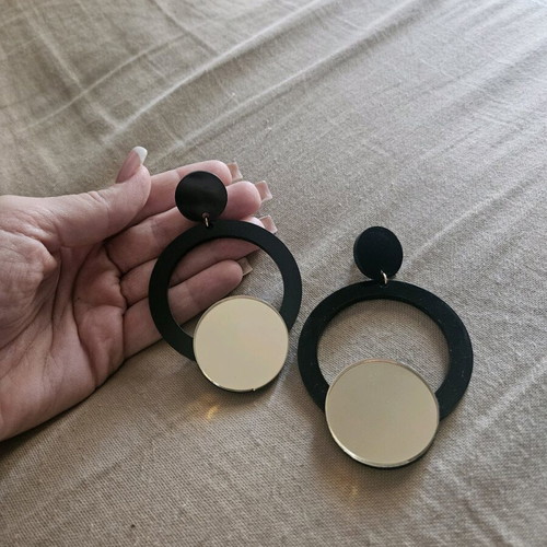 Earrings large hoops used with gold reflection