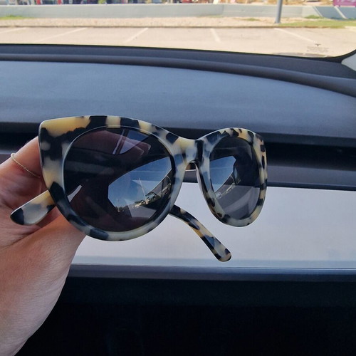 Women's sunglasses like new