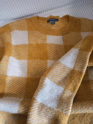 Primark pullover size medium like new, mustard and white