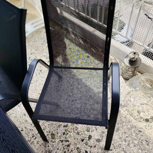 Outdoor table like new with six chairs