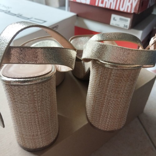 Women's sandals size 37 beige like new