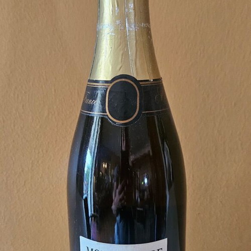 Sparkling wine Montmartre demi-sec like new
