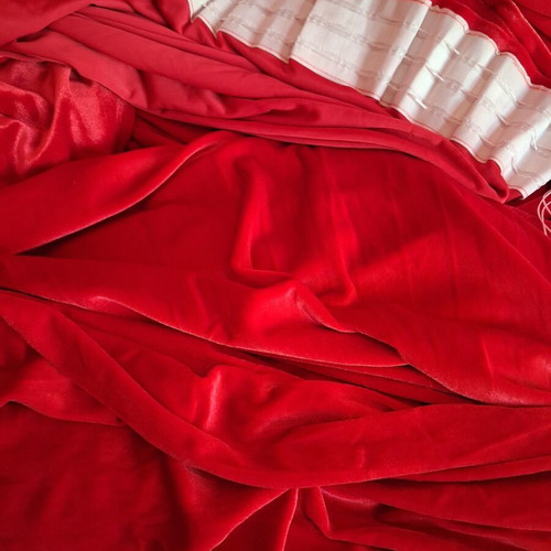 Curtain set of 4 new red velvet curtains 1.57m x 2.80m