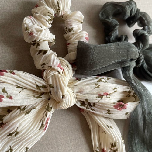 Stradivarius hair ties like new