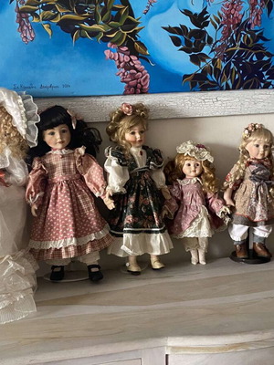 Porcelain dolls like new, set of 6 pieces 37-57cm tall