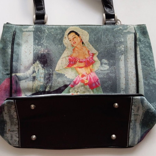 Vintage shoulder bag with Mexican motif and embroidery like new
