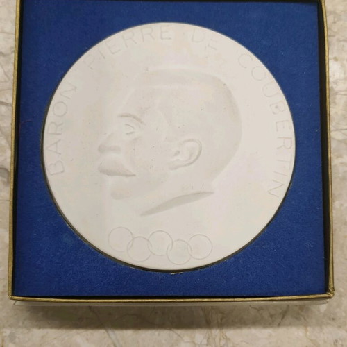 Porcelain Olympic Medal new, Pierre de Coubertin Munich 1972
