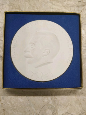 Porcelain Olympic Medal new, Pierre de Coubertin Munich 1972