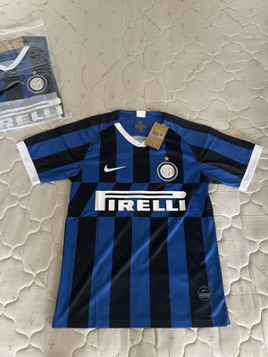 Inter vintage Nike φανέλα καινούργια, κλασικές μπλε-μαύρες ρίγες με Pirelli