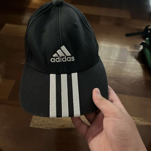 Adidas hat like new, black and white