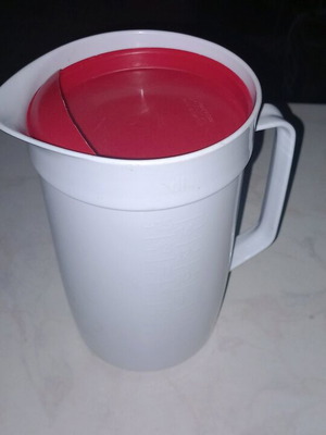 Pitcher like new with lid