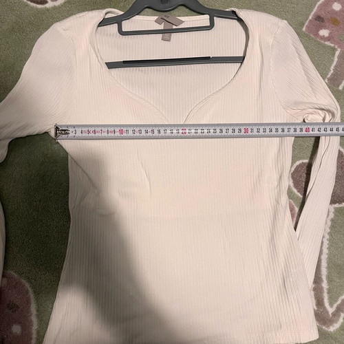 H&M ribbed long sleeve top with sweetheart neckline, like new, size M