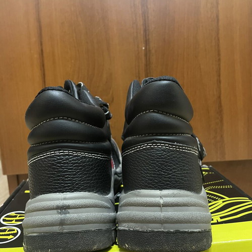 Miner steel toe shoes size 40, black