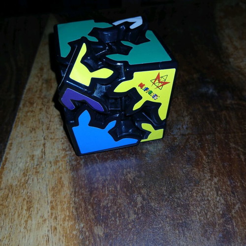 Gear-type puzzle cube like new, anti-stress item