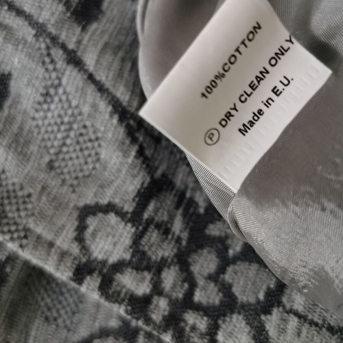 Iso Unique Edition coat like new, size L, black and grey