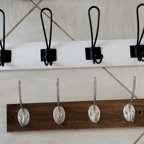 Wall hooks like new, light use, max weight 5.0Kgs