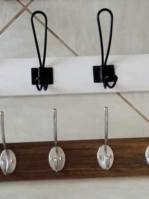 Wall hooks like new, light use, max weight 5.0Kgs