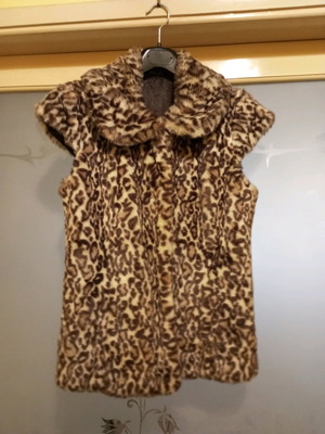 Fur vest animal print like new, size L