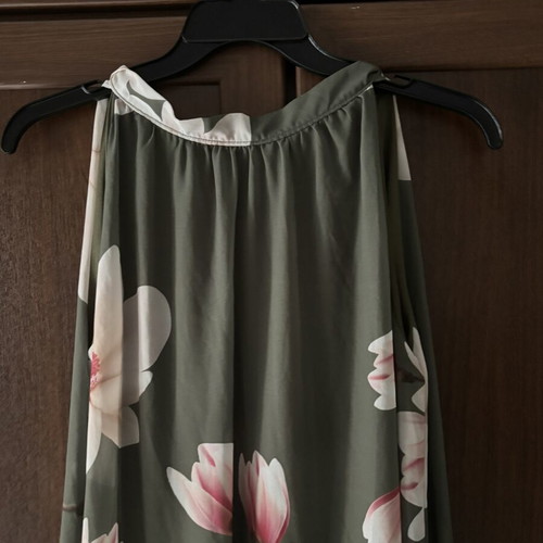 Khaki dress with flowers like new, one size