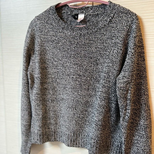H&M black pullover like new, size XS