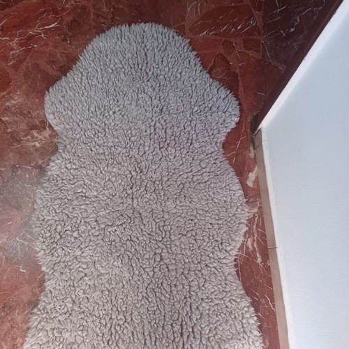 Fluffy rug like new, 40×24, light gray