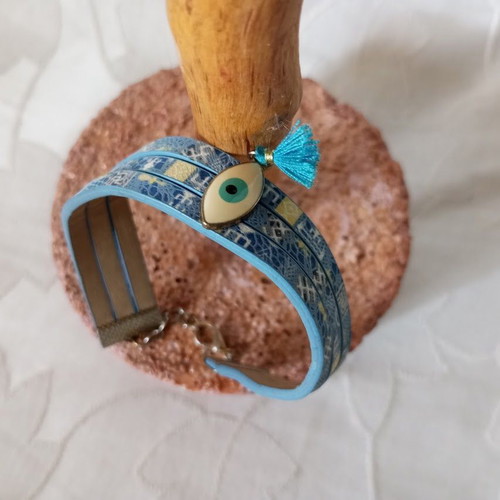 Handmade bracelet with blue eye, like new