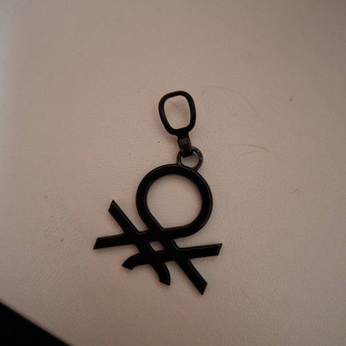 Benetton pendant like new, black