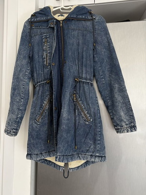 Unisex denim jacket with adjustable waist and hood