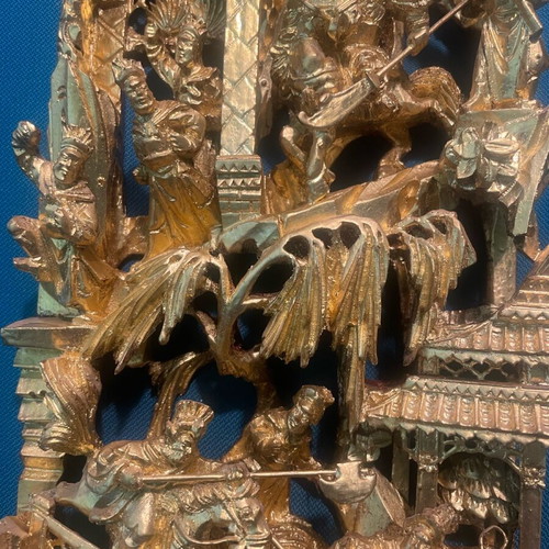 Traditional Chinese wood carving with gold leaf like new
