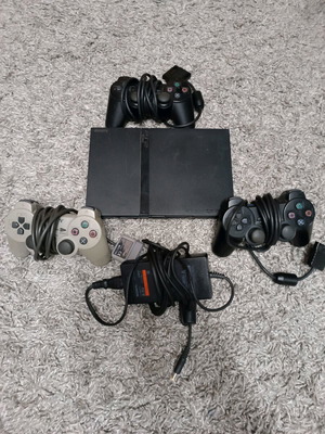 Sony Playstation 2 Slim κονσόλα μεταχειρισμένη με 3 χειριστήρια και καλώδιο