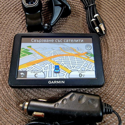 Garmin Nuvi 50 GPS navigation 5" like new with lifetime maps and 16GB SD card