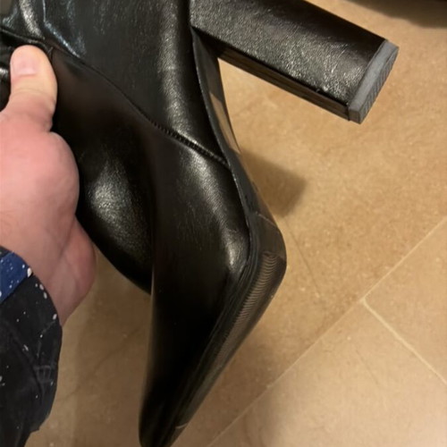 Leather boots size 40 like new, black with slim heel