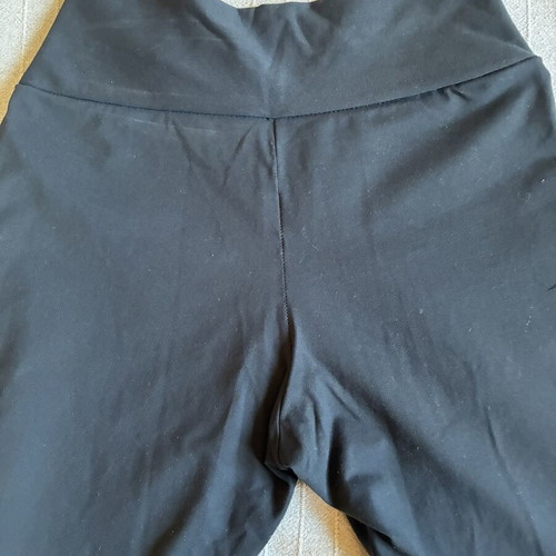 High-Waisted Flared Yoga Pants Black, like new, inseam 80cm, tall M