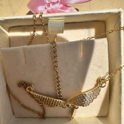 Necklace angel wings with zircon like new, gold color