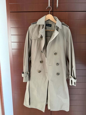 Massimo Dutti trench coat beige like new, size S