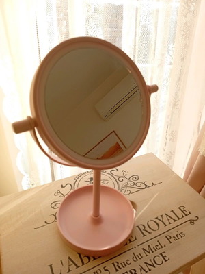 Round pink mirror with stand used