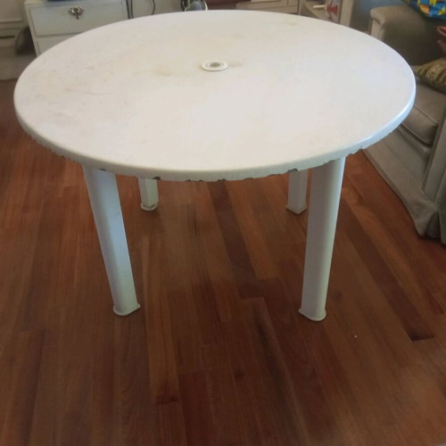 Rotunda table white outdoor used with umbrella hole
