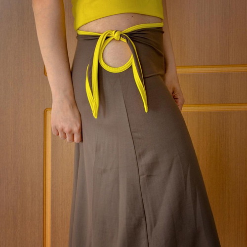 Vintage Y2K Gsus skirt with graphic print and yellow detail like new