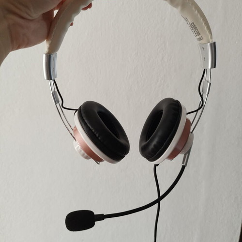 Headphones with microphone like new, wired