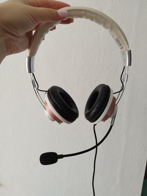 Headphones with microphone like new, wired