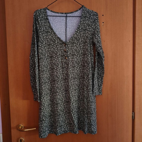Floral dress with V neckline and buttons, like new, sizes S/M/L, green