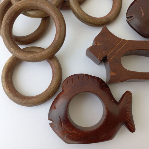 Set of 12 wooden napkin rings like new