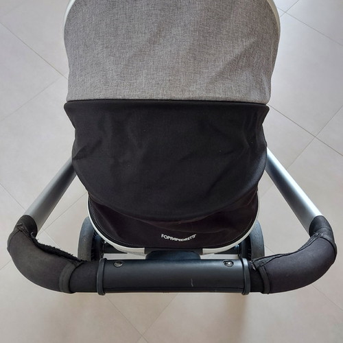 FoppaPedretti Bikini Plus travel system used with gifts