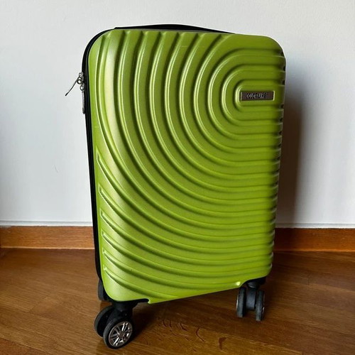 Cabin suitcase green like new with 4 wheels