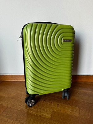 Cabin suitcase green like new with 4 wheels