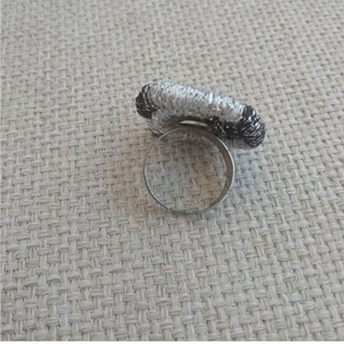 Ring round silver and black strap