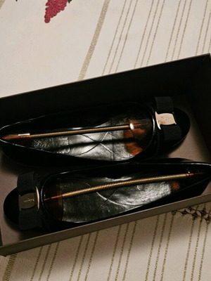 Salvatore Ferragamo black ballerinas like new