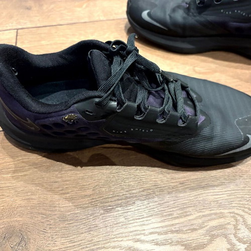 Nike Air Zoom Pegasus 39 Shield running shoes, size 41, black
